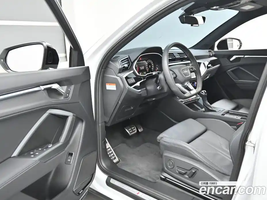 Audi Q3 2025 2.0 автомат (гидро), фото 11