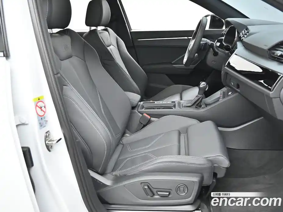 Audi Q3 2025 2.0 автомат (гидро), фото 10