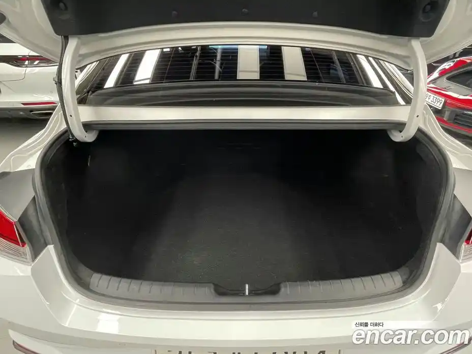 Hyundai Avante 2021 1.6 автомат (гидро), фото 18