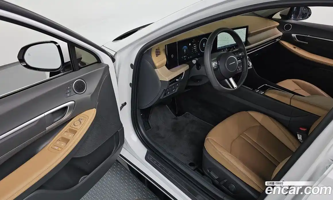 Hyundai Sonata 2024 1.6 автомат (гидро), фото 13