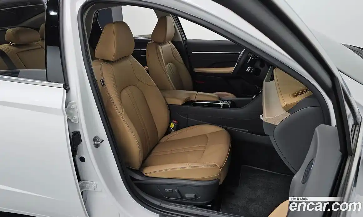 Hyundai Sonata 2024 1.6 автомат (гидро), фото 17