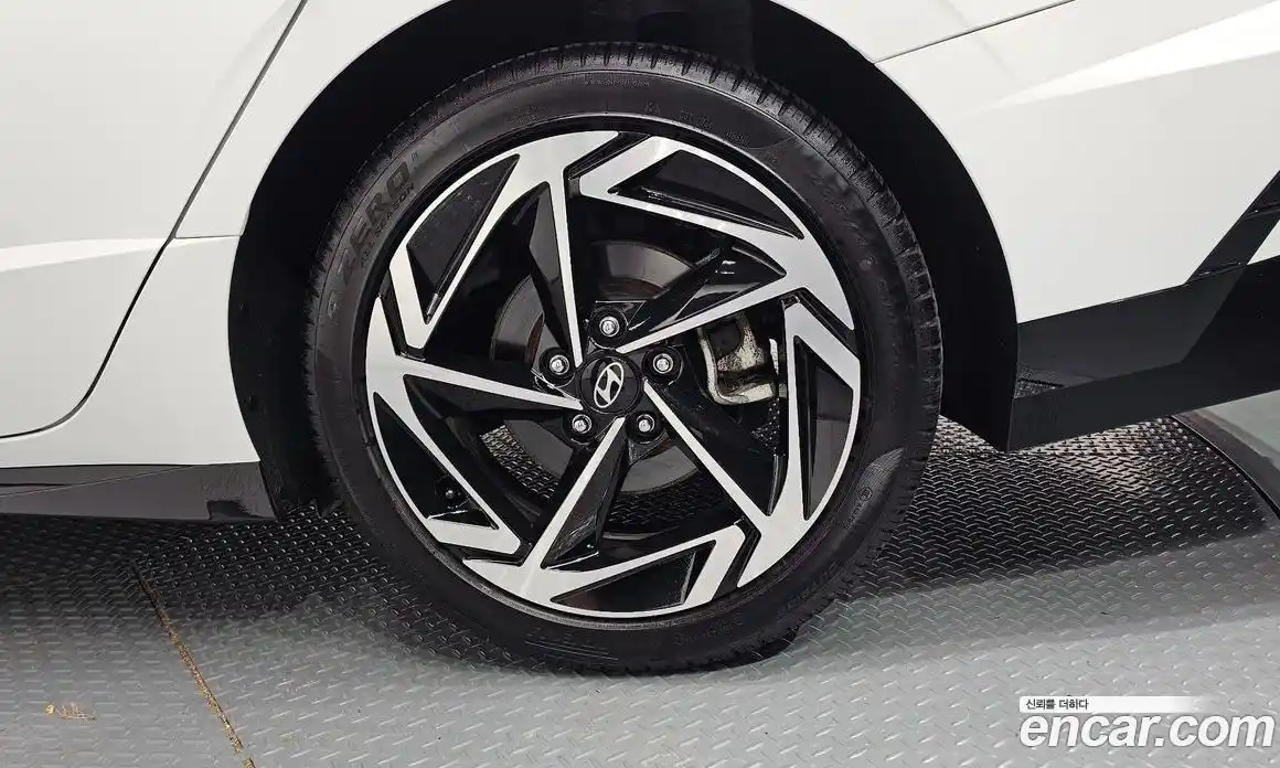 Hyundai Sonata 2024 1.6 автомат (гидро), фото 7