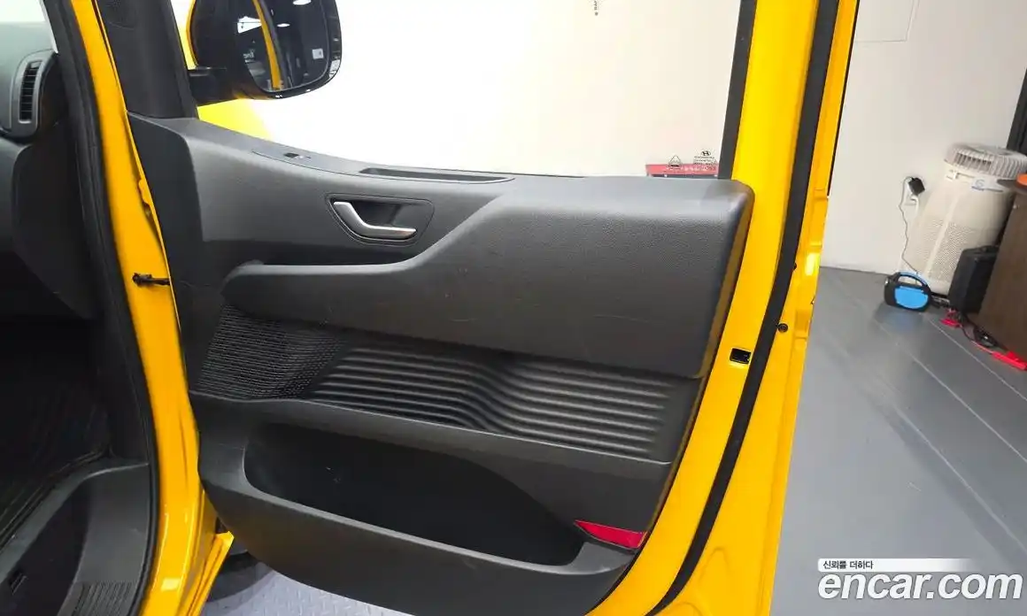 Hyundai Staria 2023 3.5 автомат (гидро), фото 15