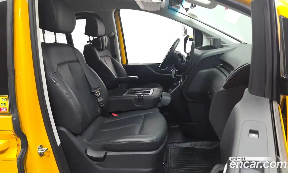 Hyundai Staria 2023 3.5 автомат (гидро), фото 16