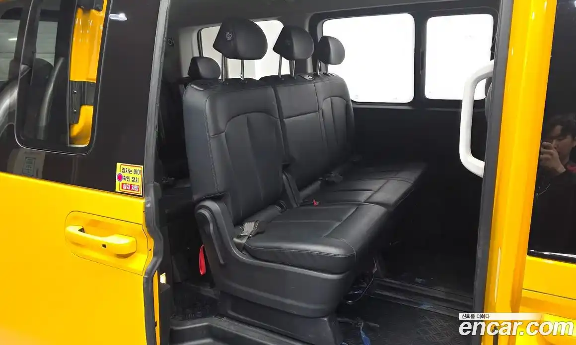 Hyundai Staria 2023 3.5 автомат (гидро), фото 17