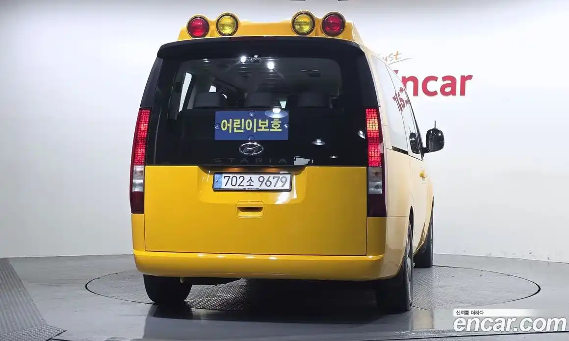 Hyundai Staria 2023 3.5 автомат (гидро), фото 4