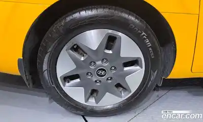 Hyundai Staria 2023 3.5 автомат (гидро), миниатюра 5