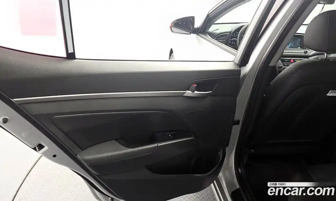 Hyundai Avante 2018 1.6 автомат (гидро), фото 15
