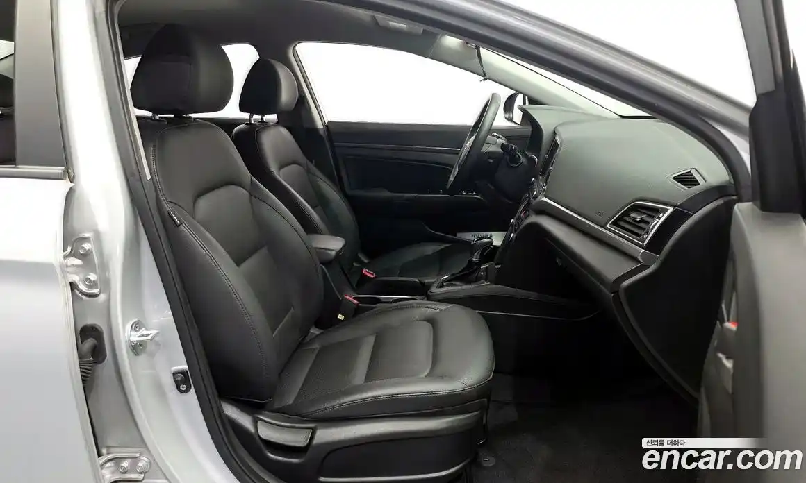 Hyundai Avante 2018 1.6 автомат (гидро), фото 16