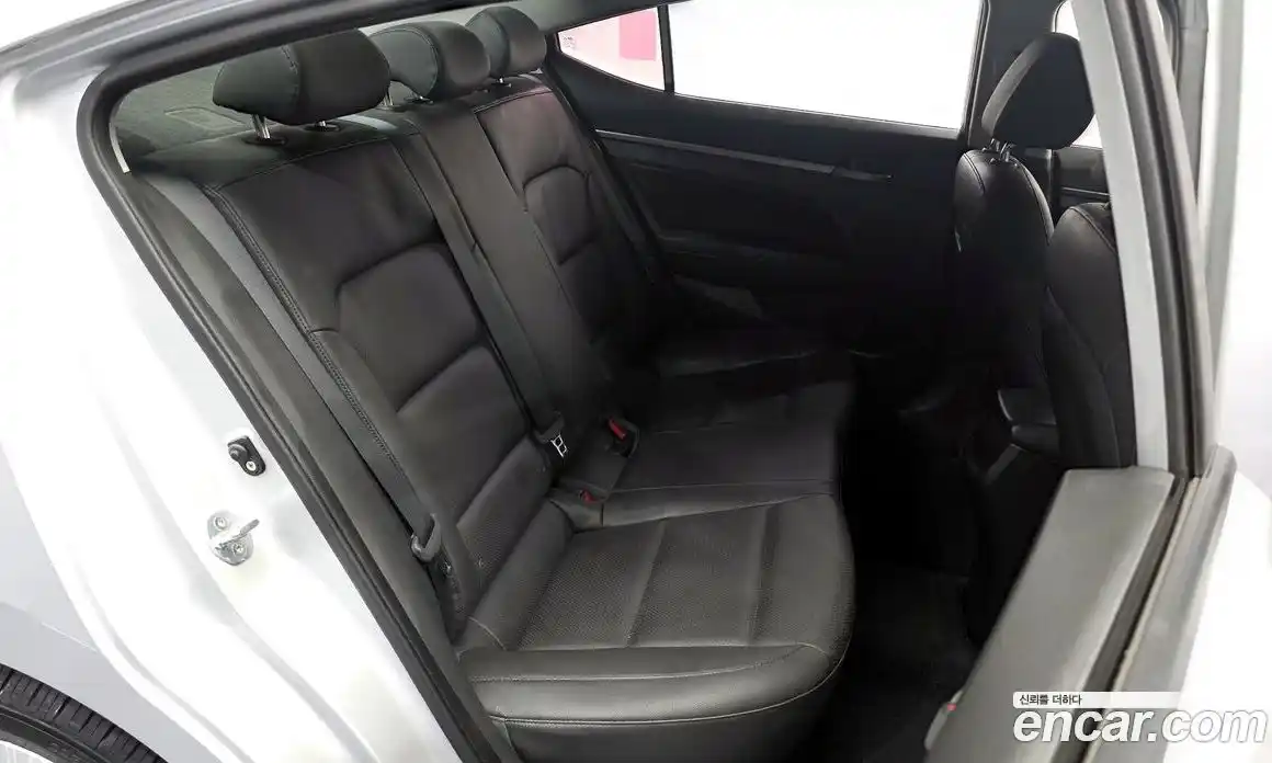 Hyundai Avante 2018 1.6 автомат (гидро), фото 17