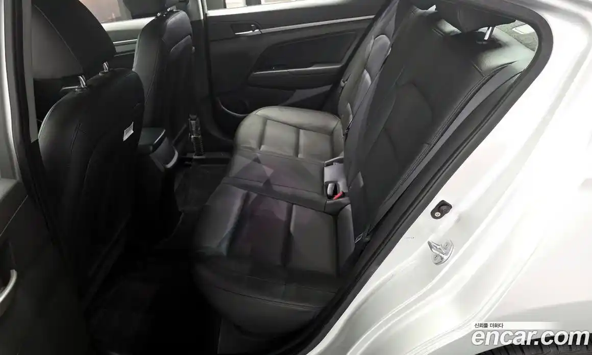 Hyundai Avante 2018 1.6 автомат (гидро), фото 18