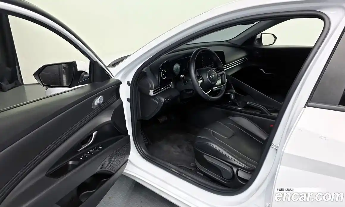 Hyundai Avante 2022 1.6 автомат (гидро), фото 13
