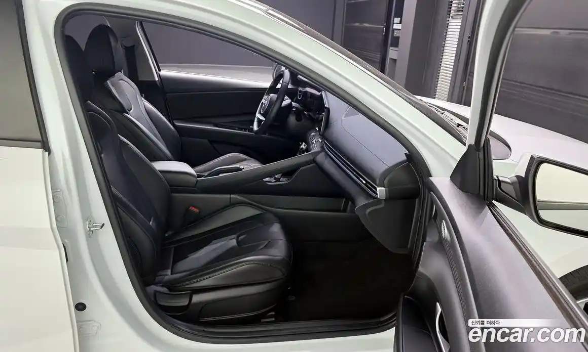 Hyundai Avante 2022 1.6 автомат (гидро), фото 16