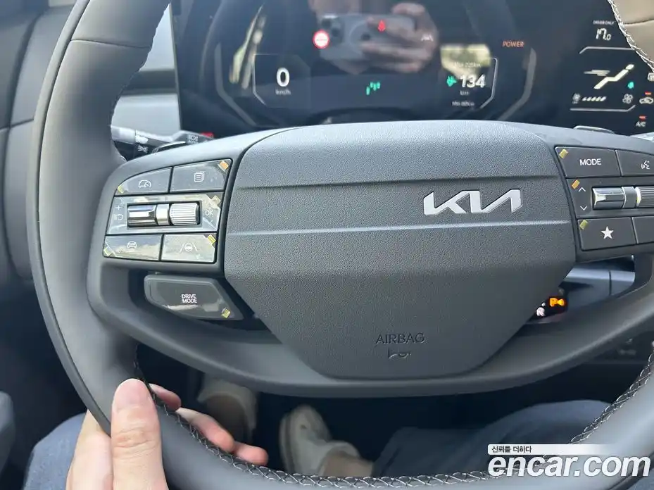 Kia EV3 2025 автомат (гидро), фото 11