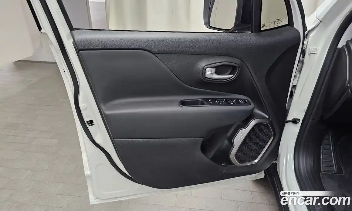 Jeep Renegade 2023 1.3 автомат (гидро), фото 14