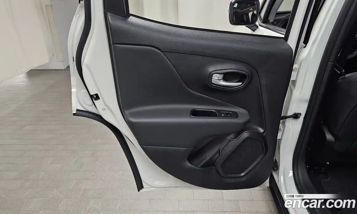 Jeep Renegade 2023 1.3 автомат (гидро), фото 15