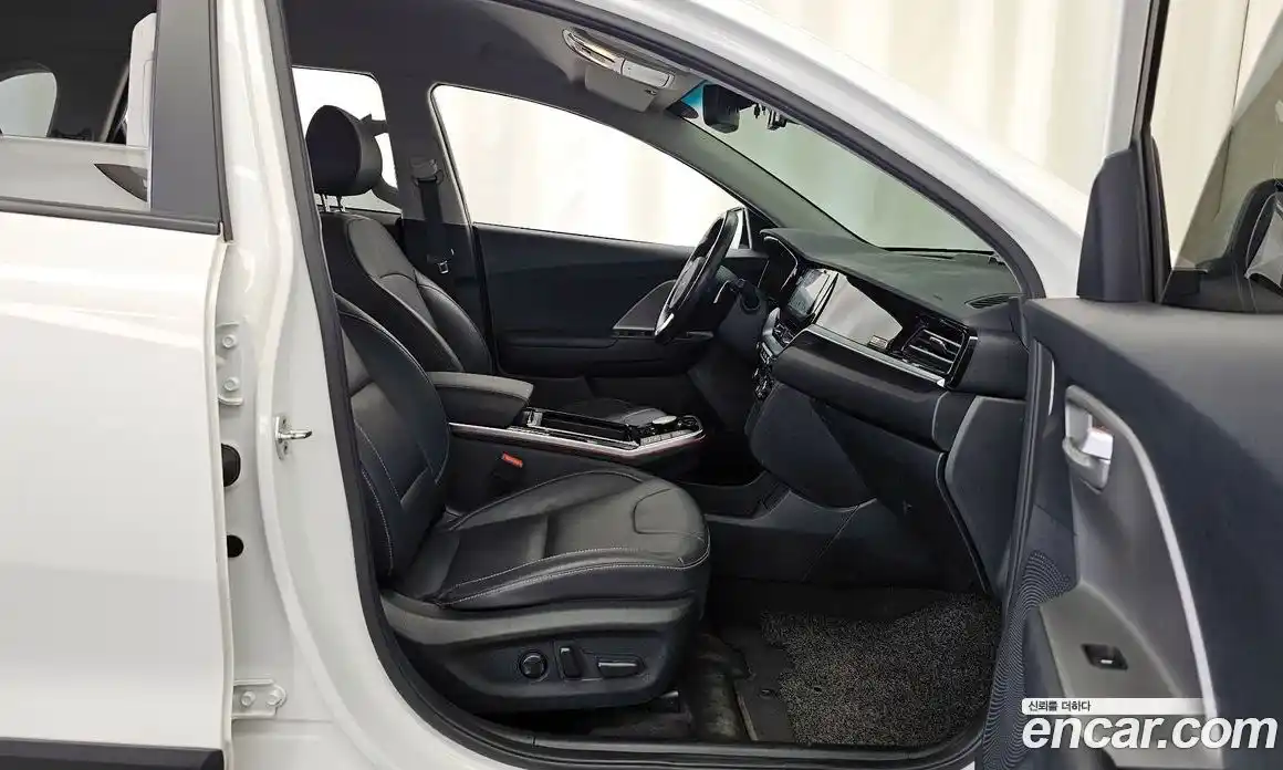 Kia Niro 2022 0.2 автомат (гидро), фото 17