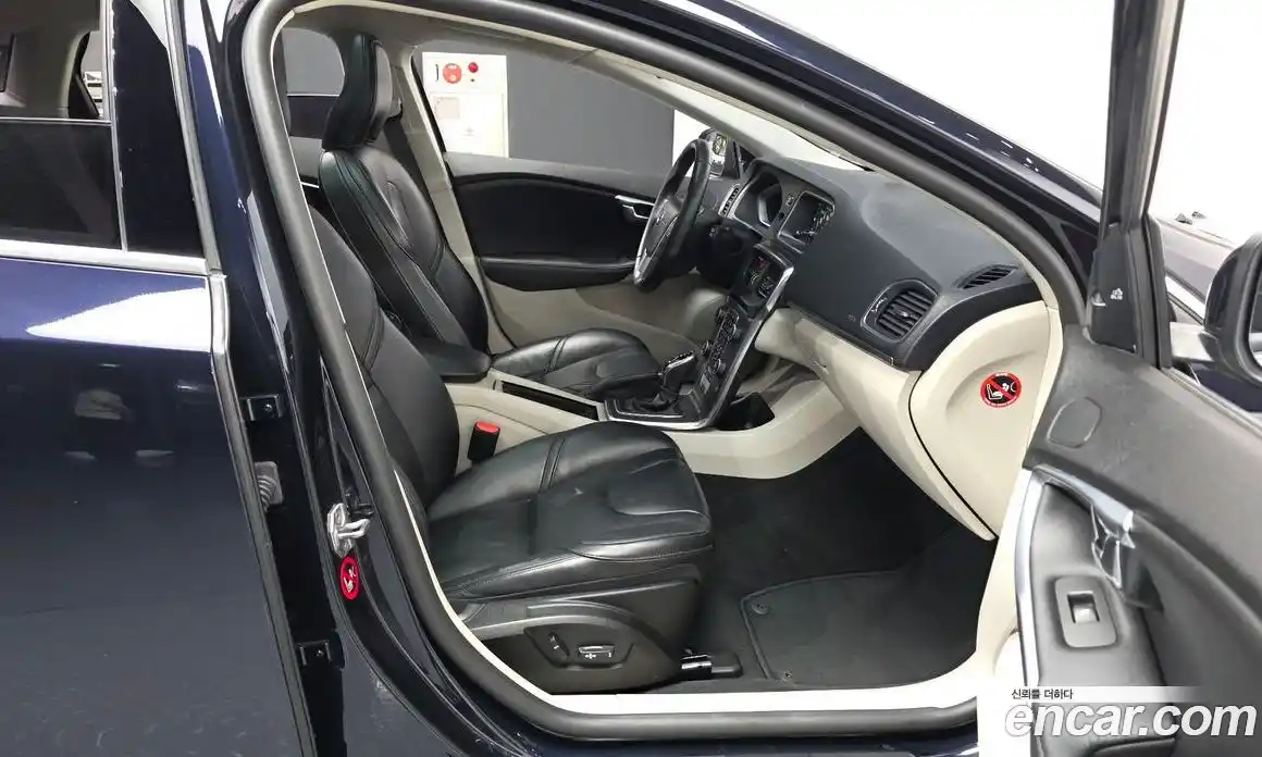 Volvo V40 2015 2.0 автомат (гидро), фото 11