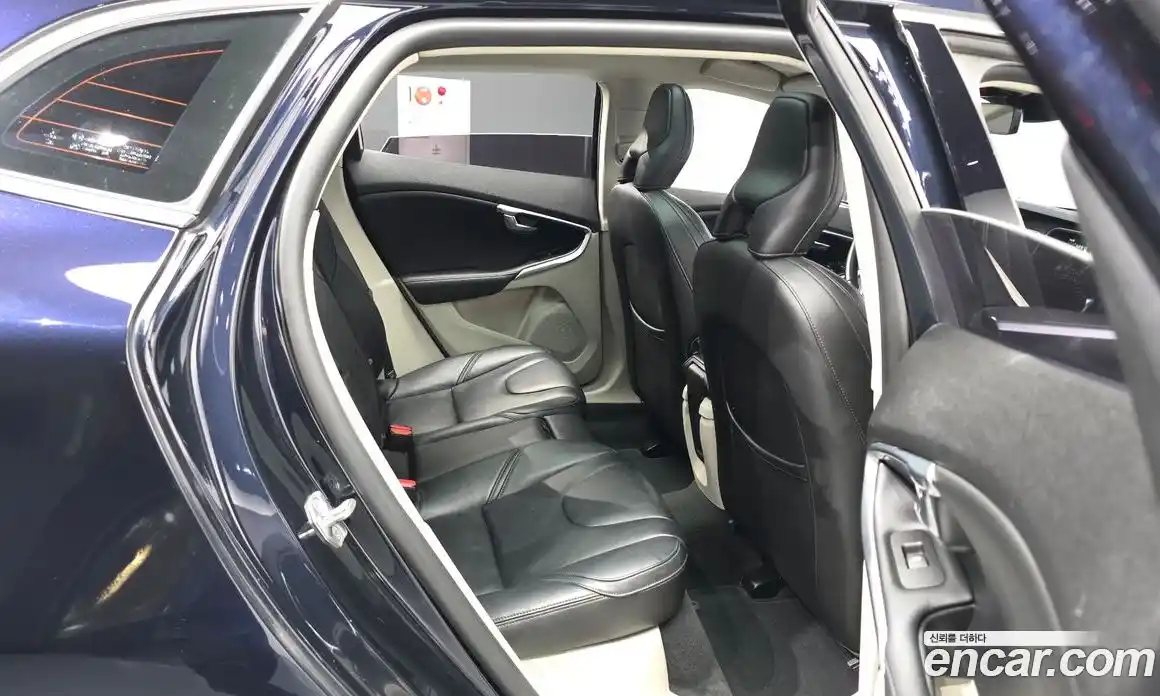 Volvo V40 2015 2.0 автомат (гидро), фото 12