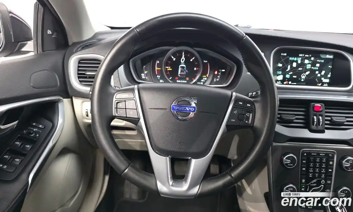Volvo V40 2015 2.0 автомат (гидро), фото 13