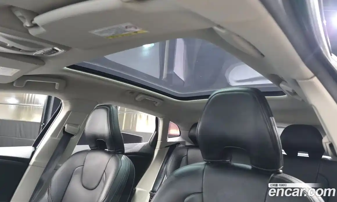 Volvo V40 2015 2.0 автомат (гидро), фото 18
