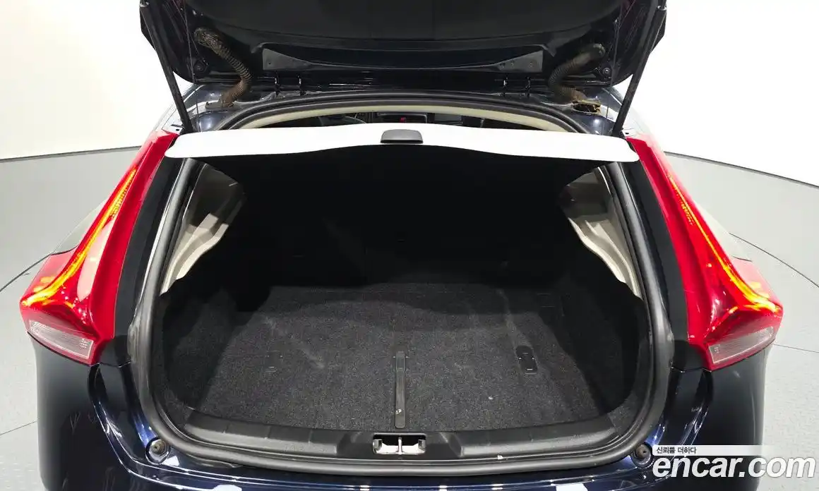 Volvo V40 2015 2.0 автомат (гидро), фото 20