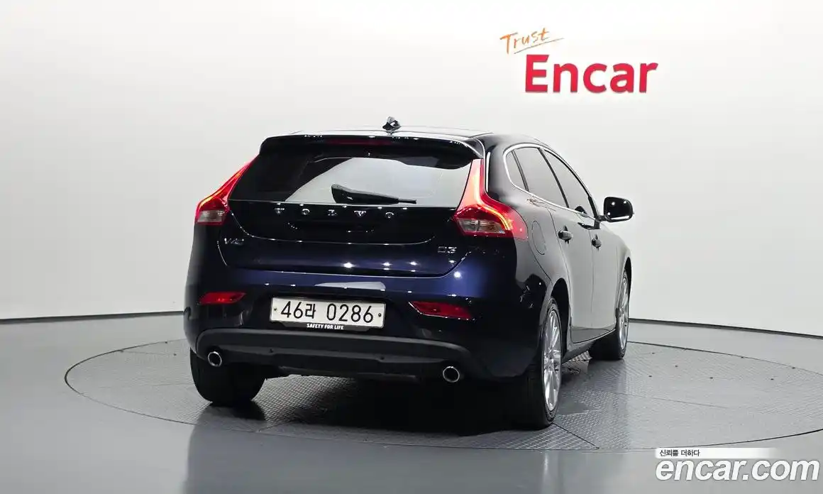 Volvo V40 2015 2.0 автомат (гидро), фото 4