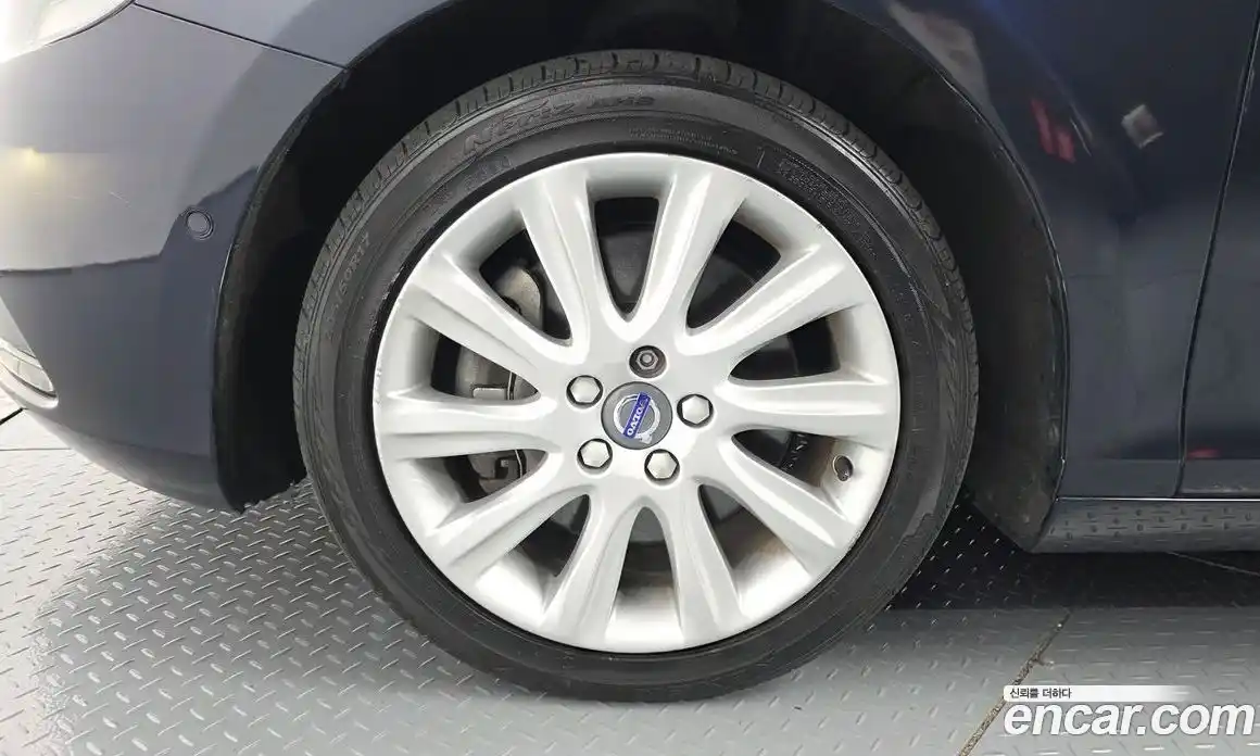 Volvo V40 2015 2.0 автомат (гидро), фото 5