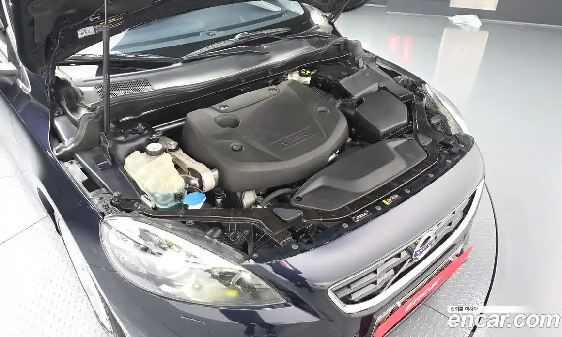 Volvo V40 2015 2.0 автомат (гидро), фото 6