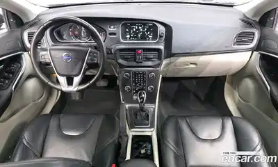 Volvo V40 2015 2.0 автомат (гидро), миниатюра 7