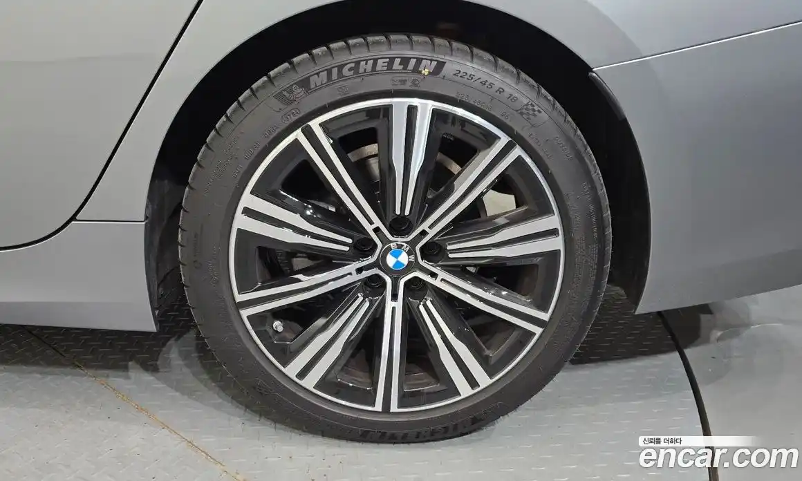 BMW 3 серия 2025 2.0 автомат (гидро), фото 7