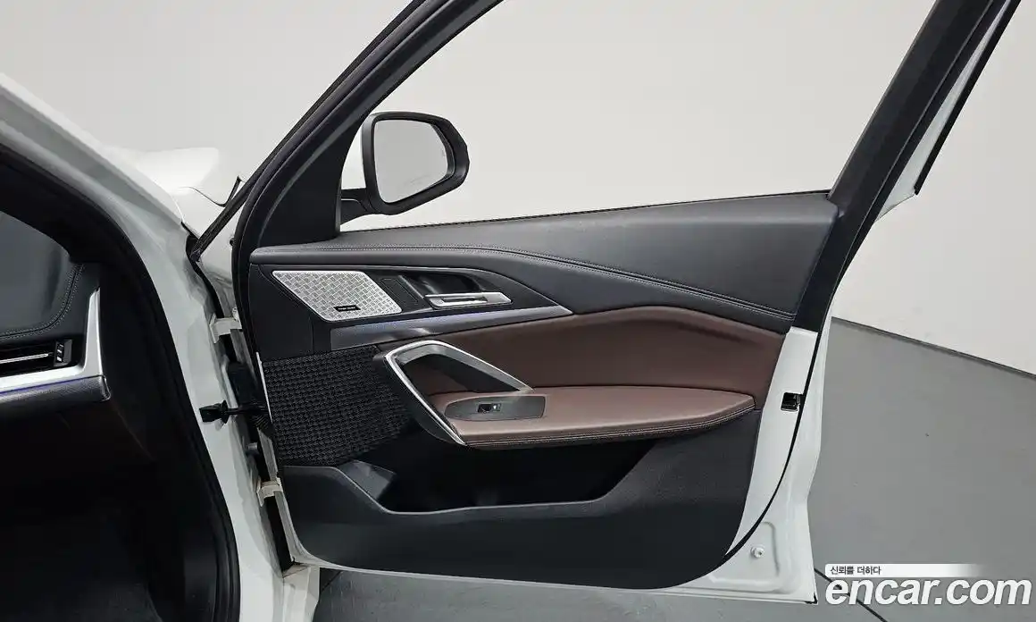 BMW iX1 2023 0.2 автомат (гидро), фото 13