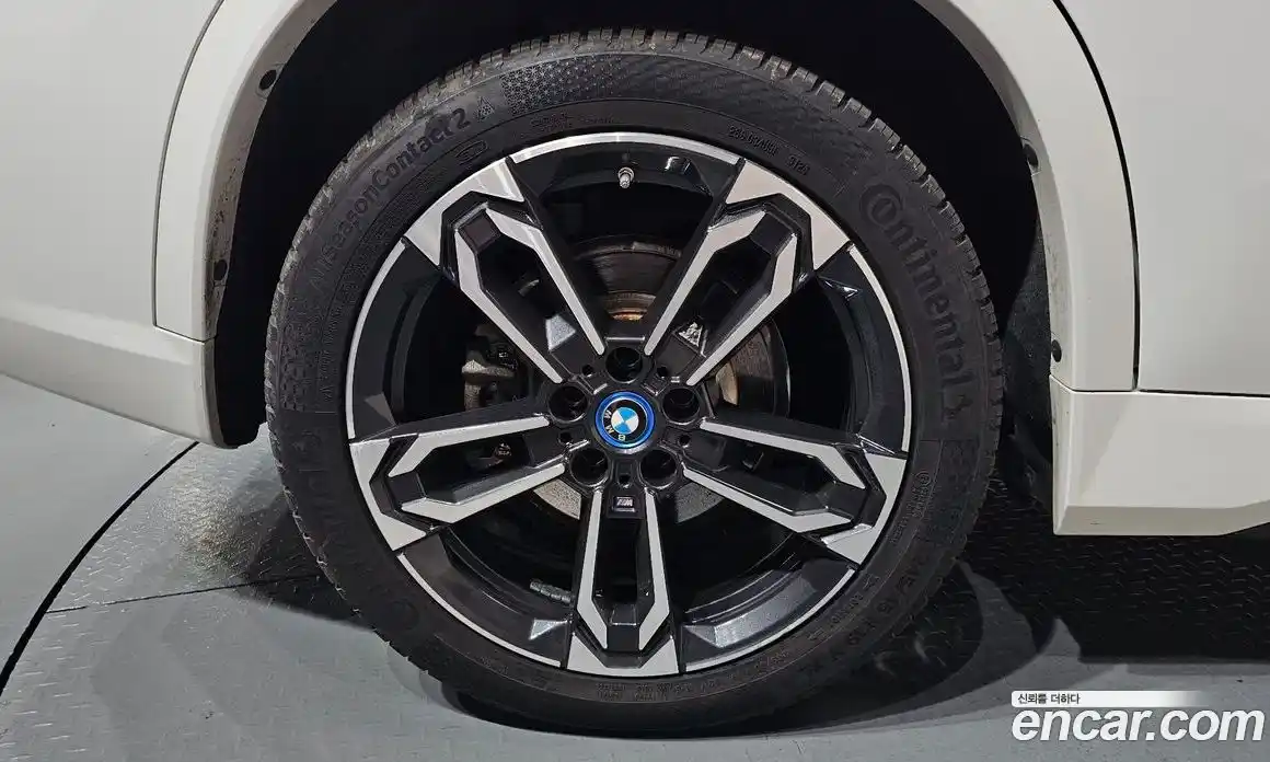 BMW iX1 2023 0.2 автомат (гидро), фото 6