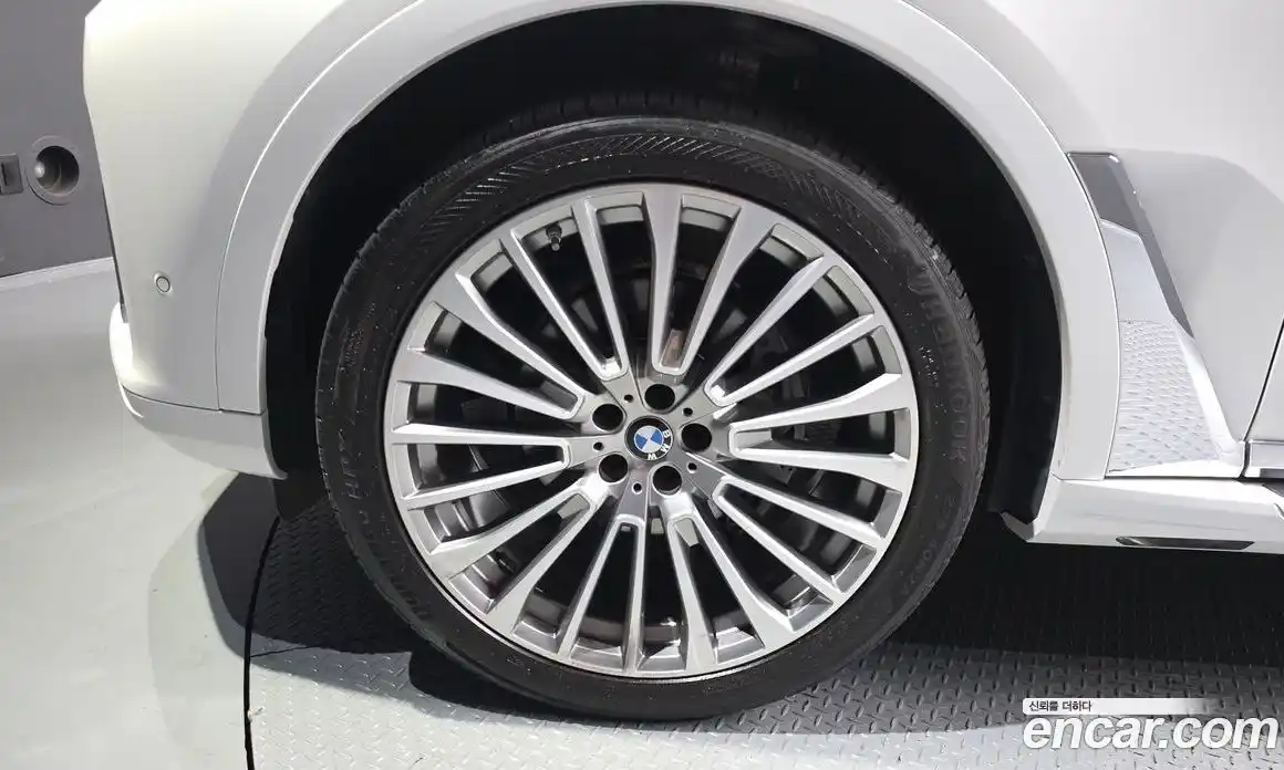 BMW X7 2022 3.0 автомат (гидро), фото 5