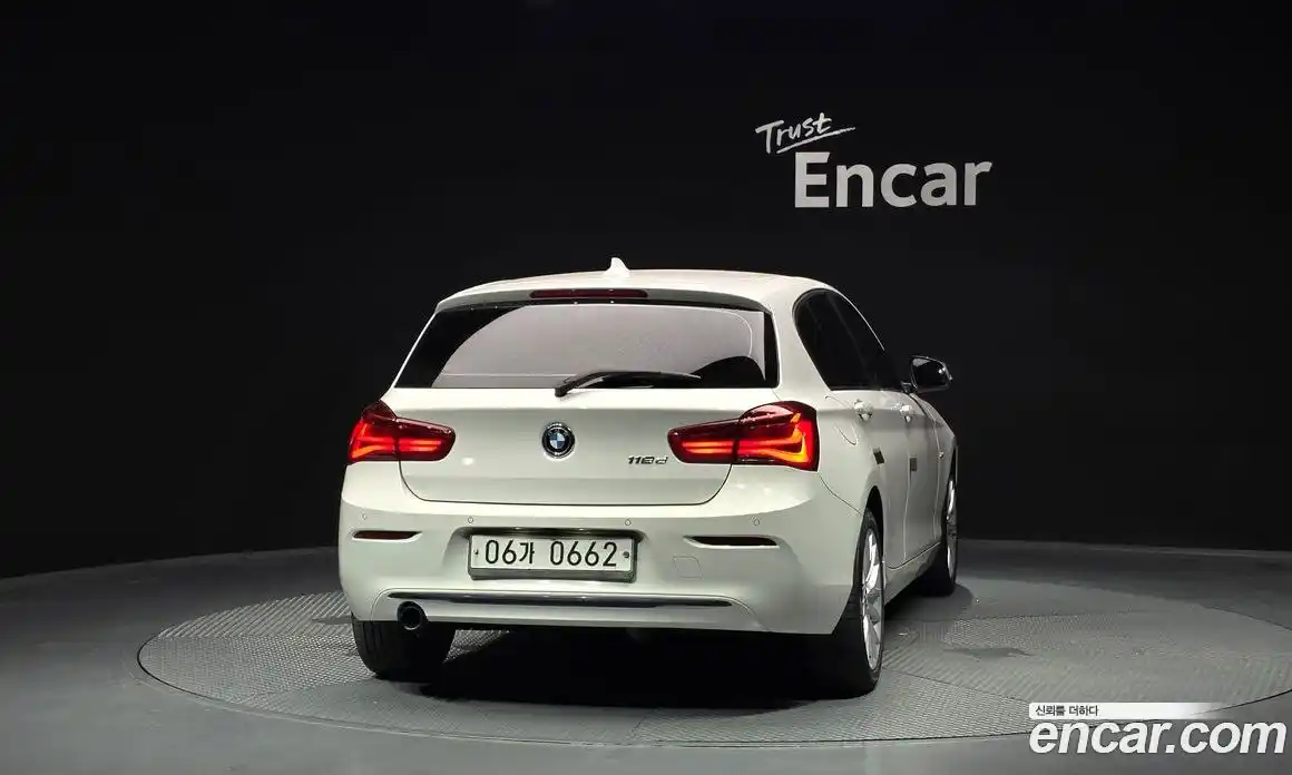 BMW 1 серия 2016 2.0 автомат (гидро), фото 3
