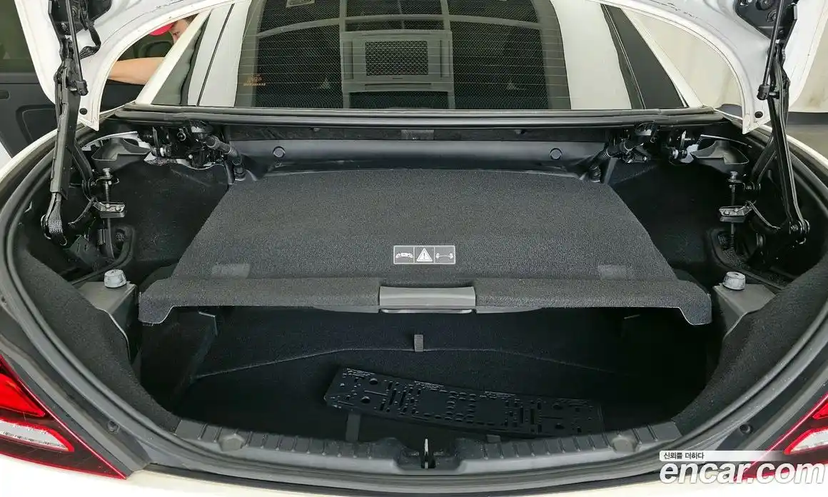 Mercedes-Benz SLC-Class 2018 2.0 гидро, фото 20 Mercedes-Benz SLC-Class 2018 2.0 гидро, фото 20