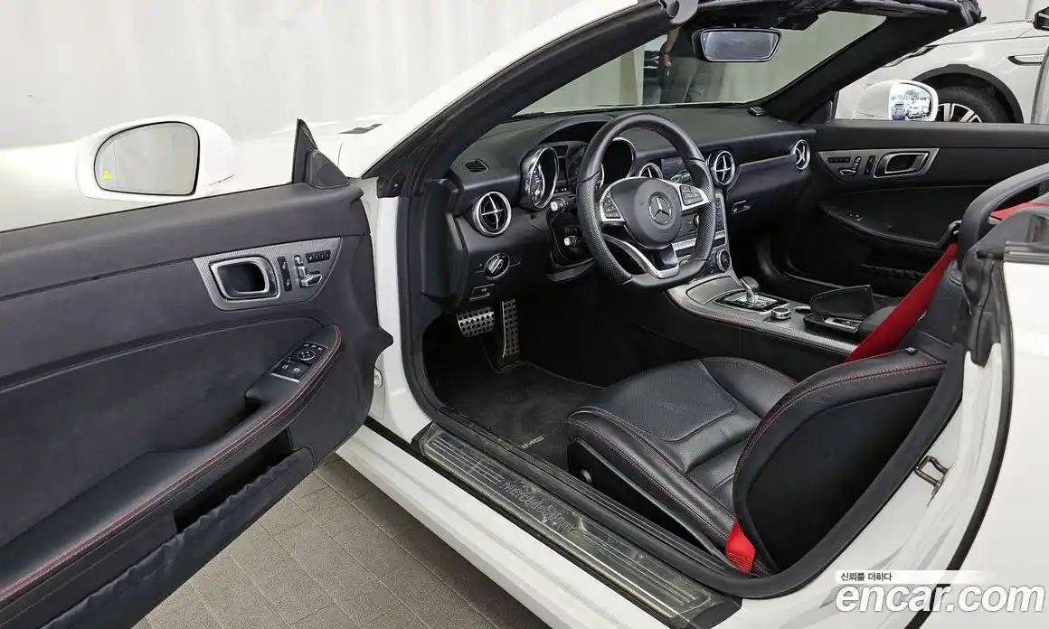 Mercedes-Benz SLC-Class 2018 2.0 гидро, фото 10 Mercedes-Benz SLC-Class 2018 2.0 гидро, фото 10