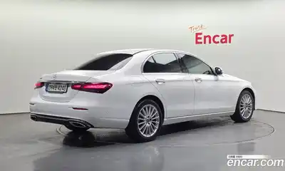 Mercedes-Benz E-Class 2022 2.0 автомат (гидро), миниатюра 2