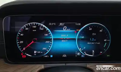 Mercedes-Benz E-Class 2022 2.0 автомат (гидро), миниатюра 8