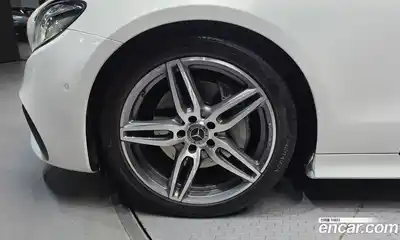 Mercedes-Benz E-Class 2019 1.9 автомат (гидро), миниатюра 5