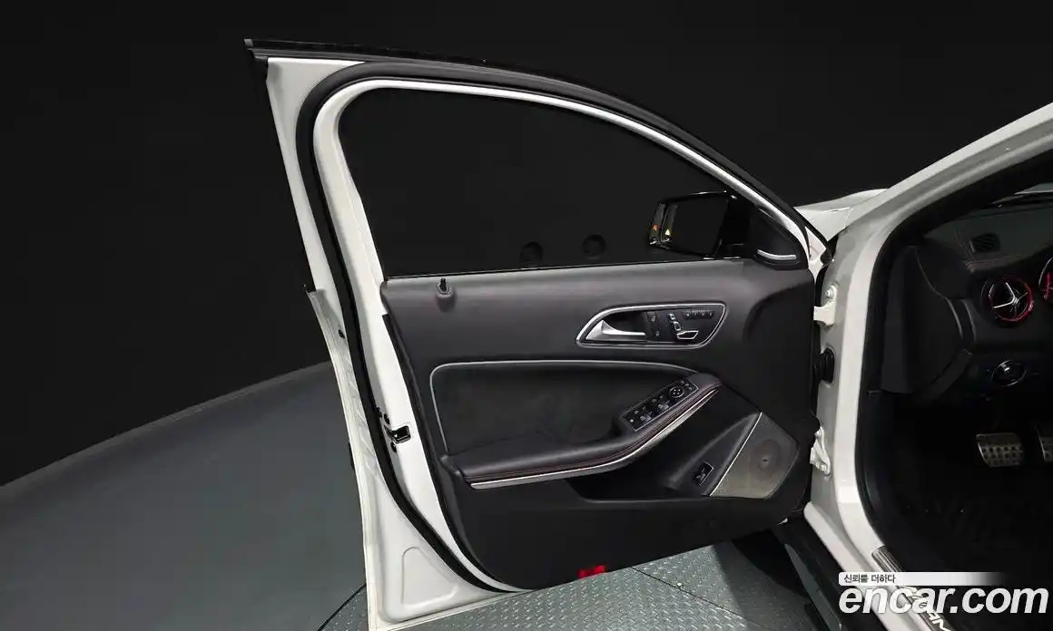 Mercedes-Benz GLA-Class 2018 2.0 гидро, фото 14 Mercedes-Benz GLA-Class 2018 2.0 гидро, фото 14