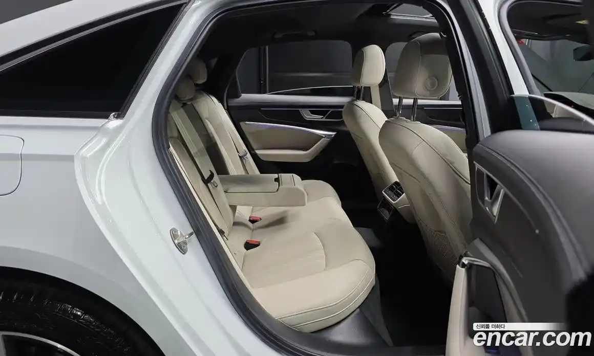 Audi A6 2023 2.0 автомат (гидро), фото 17