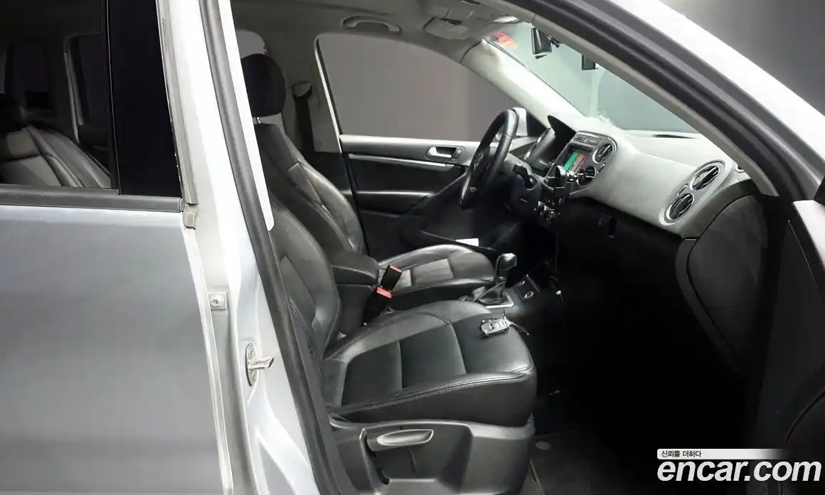 Volkswagen Tiguan 2012 2.0 автомат (гидро), фото 11