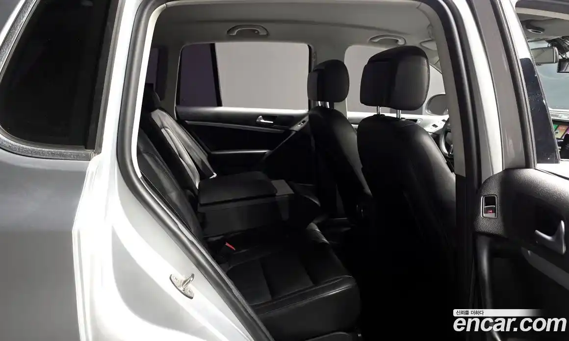 Volkswagen Tiguan 2012 2.0 автомат (гидро), фото 12