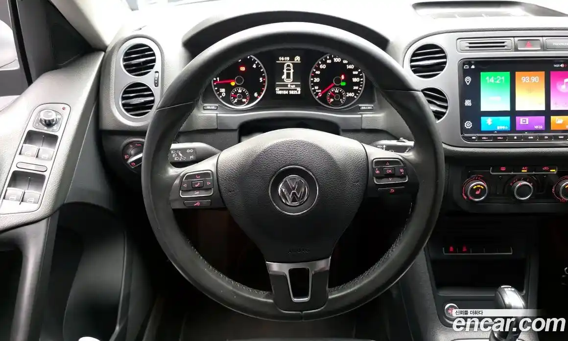 Volkswagen Tiguan 2012 2.0 автомат (гидро), фото 13