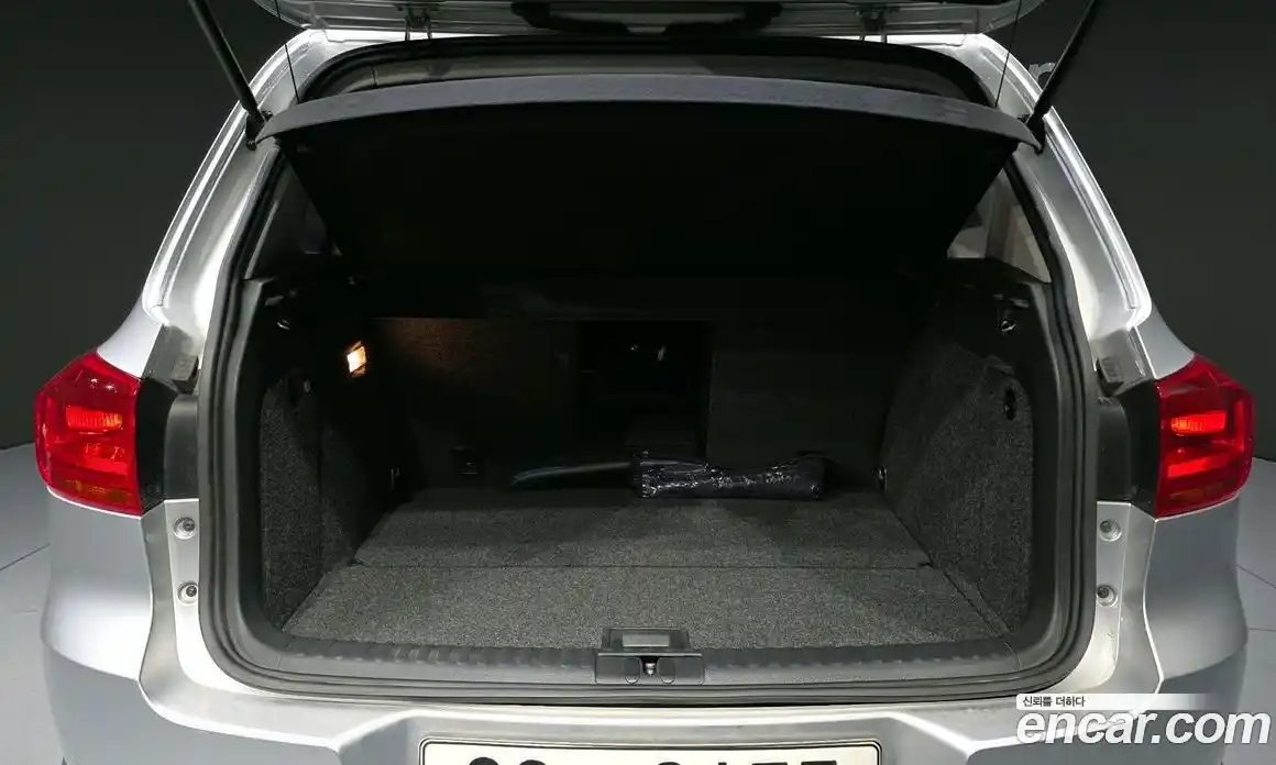 Volkswagen Tiguan 2012 2.0 автомат (гидро), фото 20