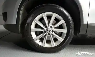 Volkswagen Tiguan 2012 2.0 автомат (гидро), миниатюра 5