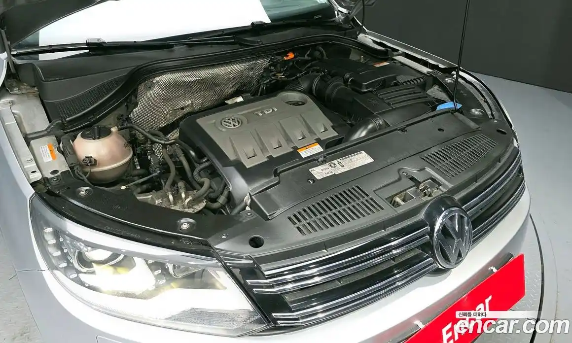 Volkswagen Tiguan 2012 2.0 автомат (гидро), фото 6