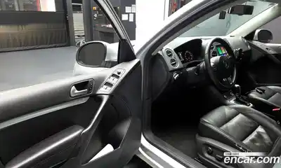 Volkswagen Tiguan 2012 2.0 автомат (гидро), миниатюра 10