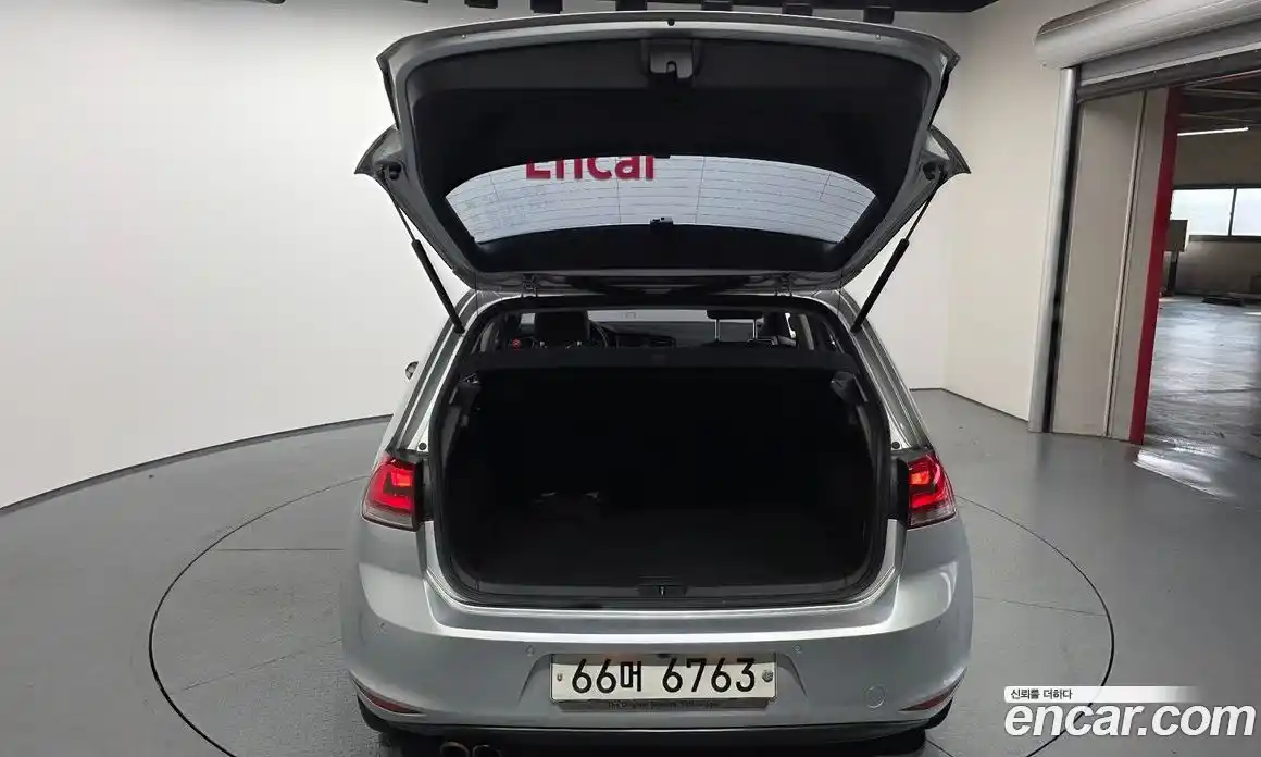 Volkswagen Golf 2013 2.0 автомат (гидро), фото 20